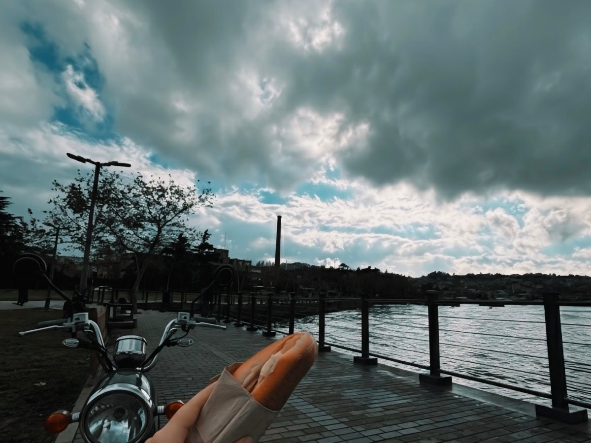 Sabahın Sessizliğinde Bir Motora Yaslanan&nbsp;Huzur