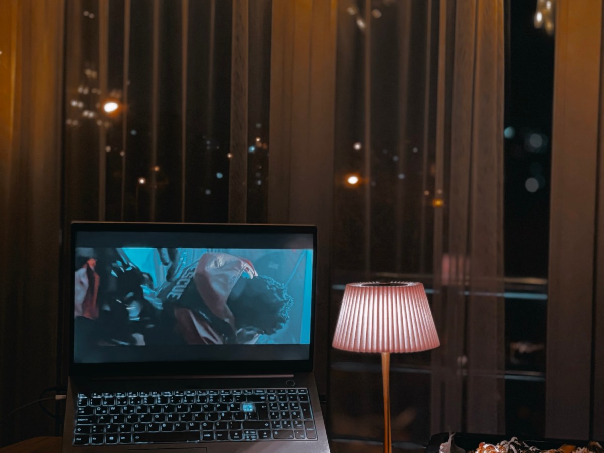 Bir Akşamın Büyüsü: Film, Işıklar ve Tatlı Bir&nbsp;Mola